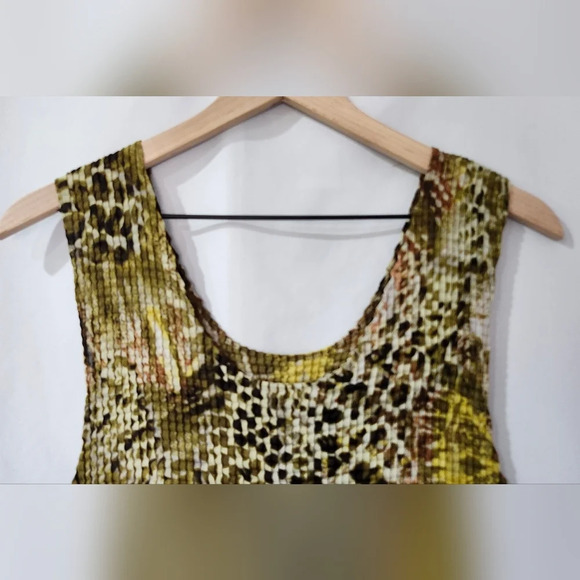 Nicola‎ Womens Crinkle Top Size XL Green Animal Print Scrunch Mobwife 90s Y2K - Picture 2 of 7